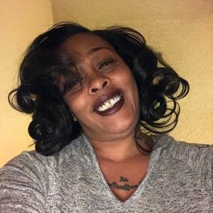 Meet your Posher, Latisha